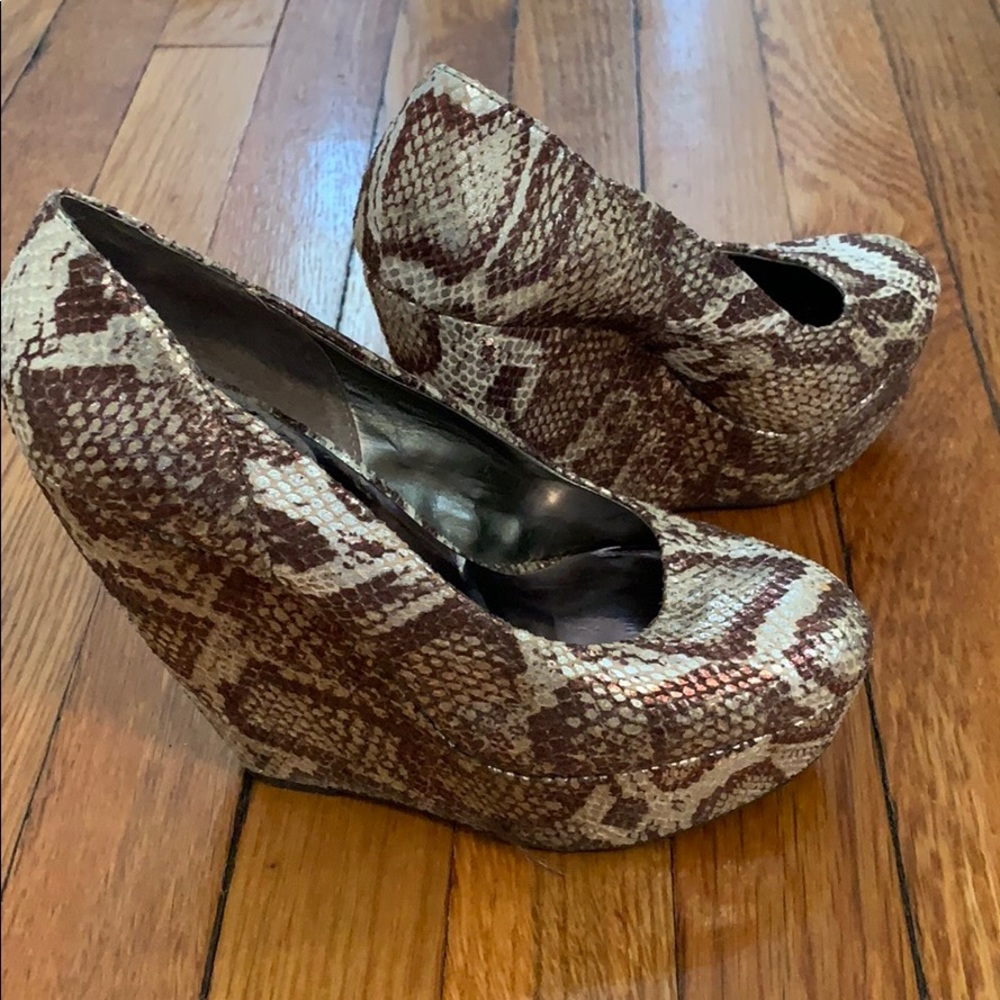 Carlos Santana snake skin wedges. Size 5